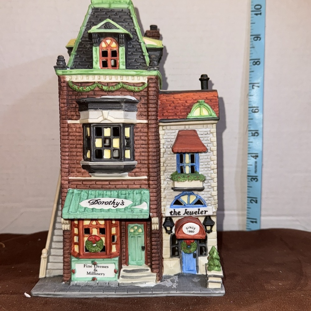 🐈‍⬛ Heritage Village Christmas in the City Series “Dorothy’s Dress Shop”LMT (R)
